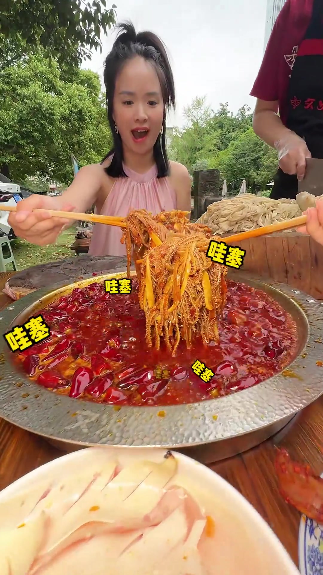 藏在新都河边边上一家手工炒料的火锅～