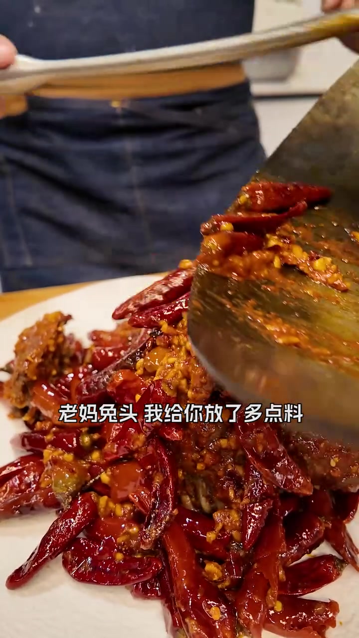 在西班牙用一锅成都老妈兔头，成功收服了这群挑嘴的老外