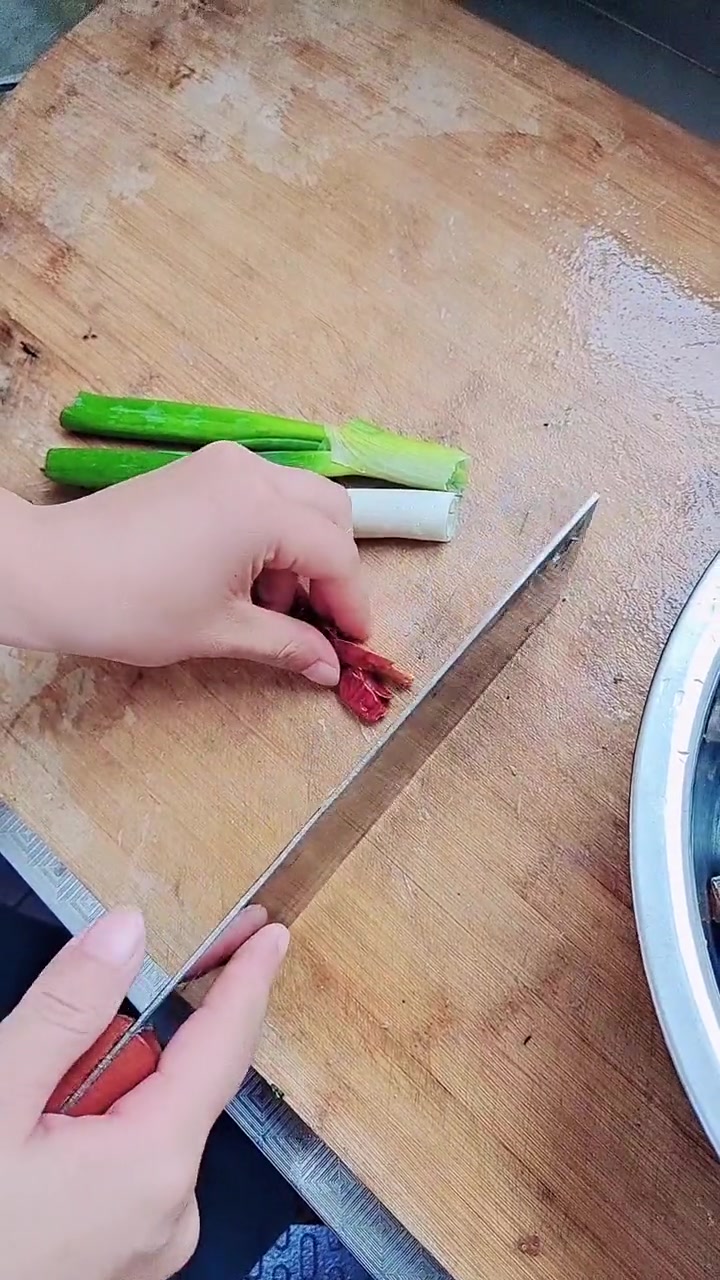 青岛朴实无华的,炒干巴鱼