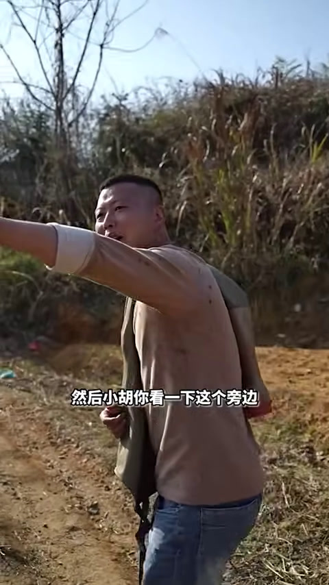 荒废5年的泉水鱼塘,没想里面有这么多的大货 【在养殖场安全,请大家不要模仿】(1)