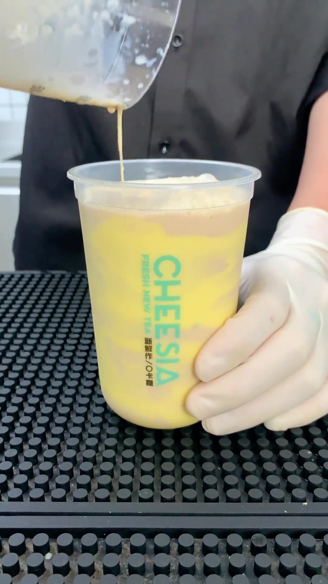 教你们做一个蛋糕奶茶