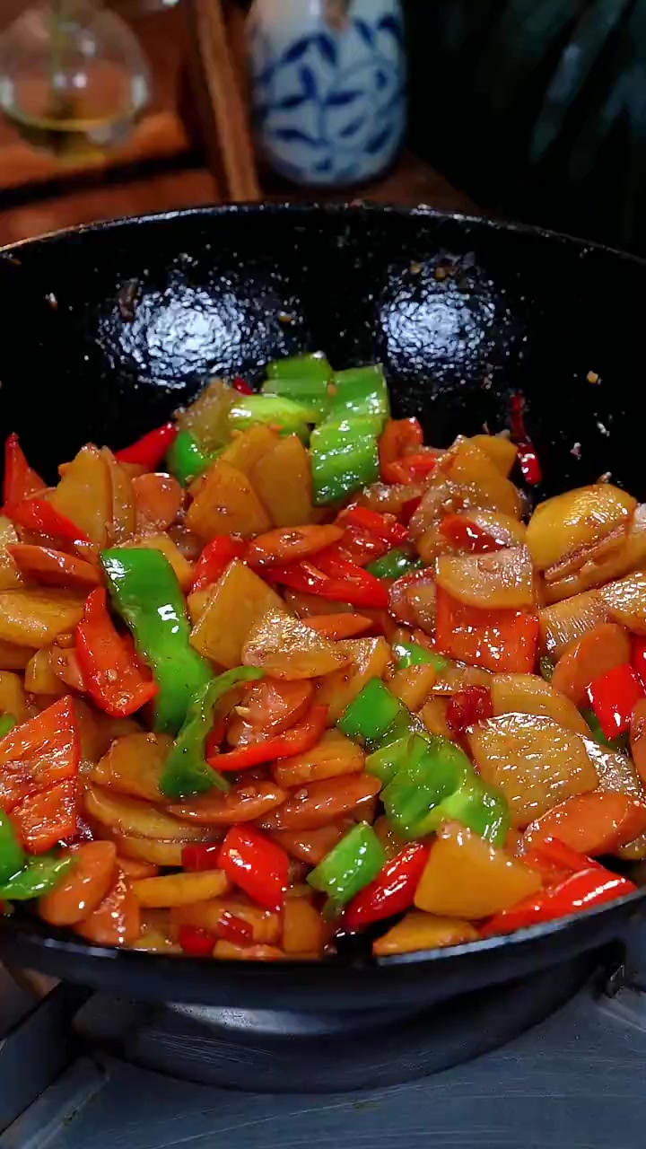 有土豆就试试土豆片炒火腿,简单又下饭