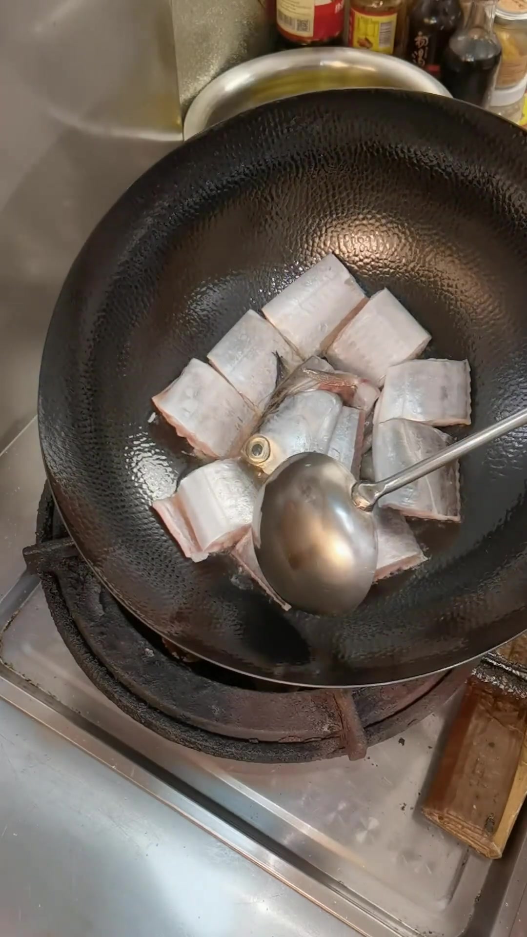 吃带鱼首选还是黑眼带鱼,肉质细腻无腥味,干煎绝绝子!