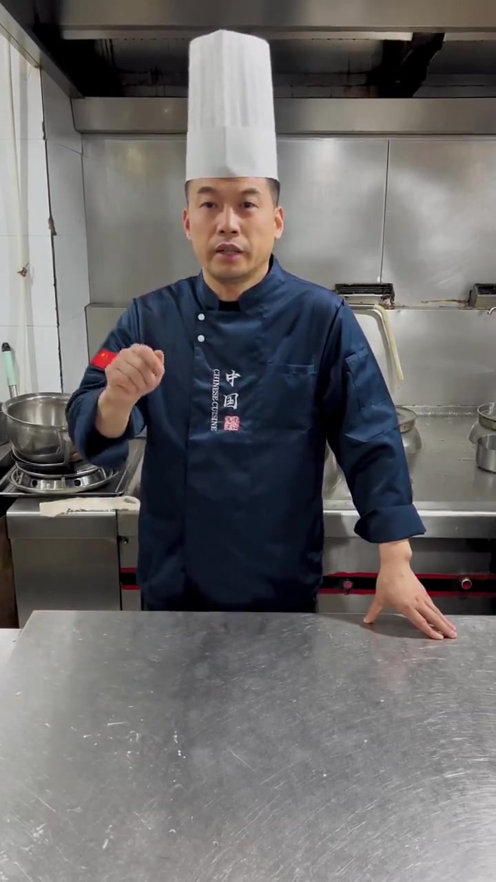 酱炖野生小鲫鱼做法分享,味道超赞快来试试