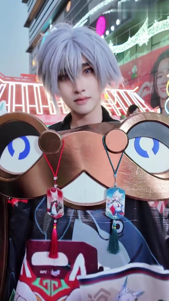 为什么星铁广告牌都有人cos啊啊啊啊