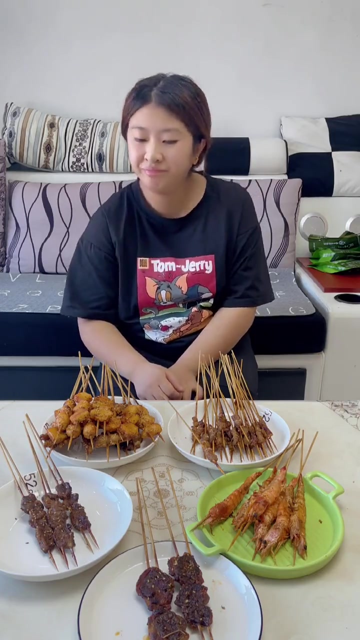 卖猪肉小串等小吃对话超逗趣快来瞧