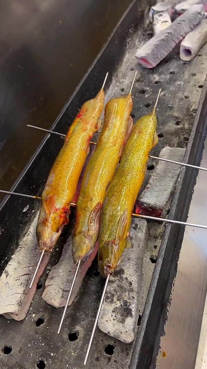 大泥鳅鱼这样烤滋滋冒油超香