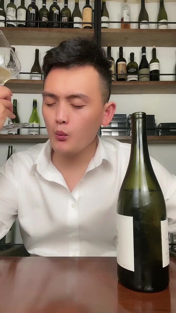 今天试下，国产的白葡萄酒