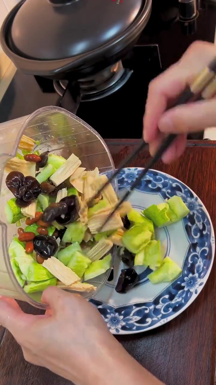 大夏天的不走寻常路，来上一锅汆锅底，晚餐愉快