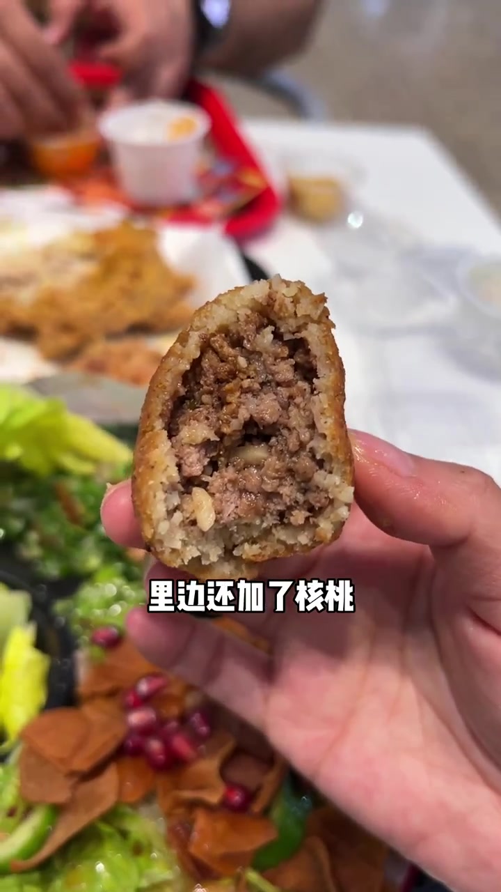 在迪拜人均60就能吃好几样阿拉伯菜