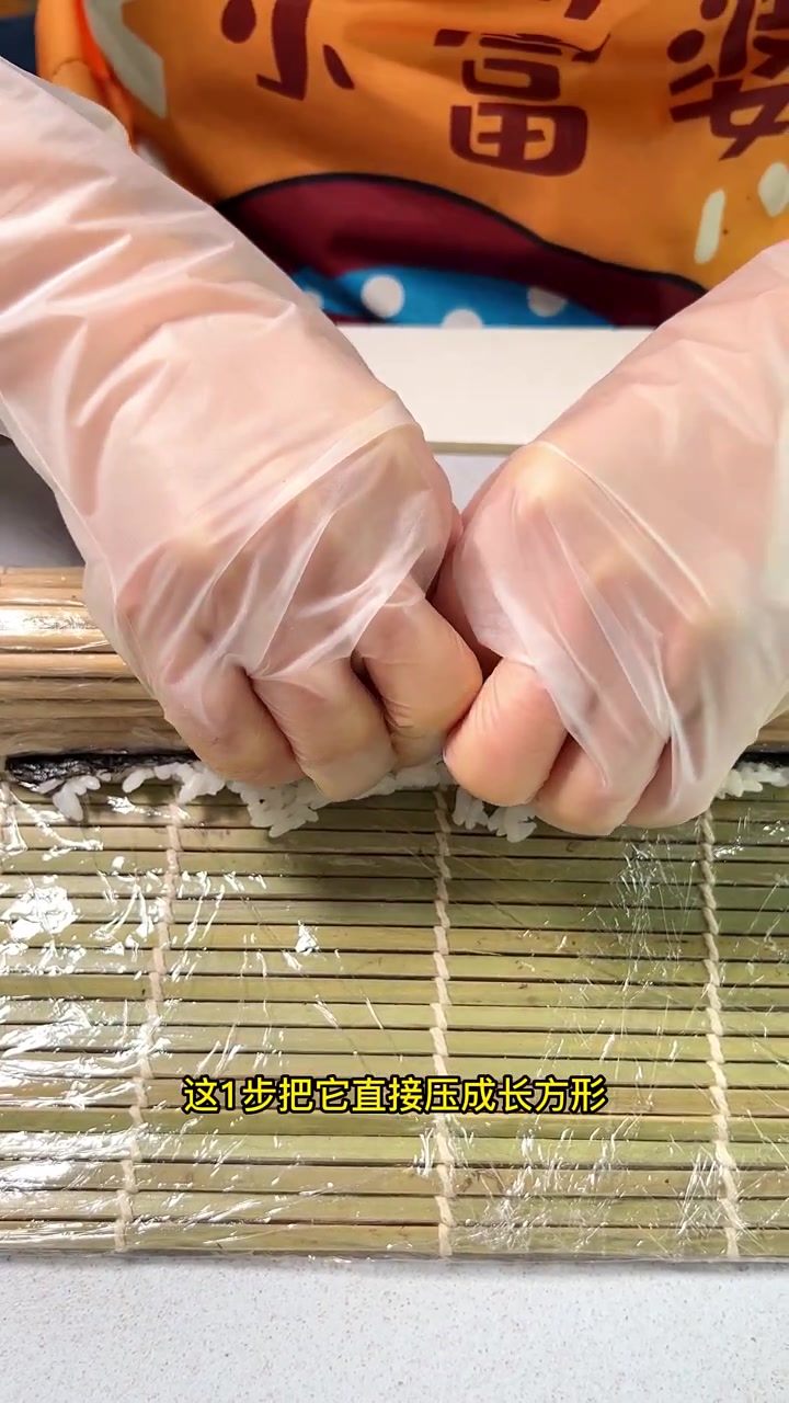 给大家分享一款出摊高客单价的四种口味的寿司教程,口感和颜值并存,深受顾客的喜爱