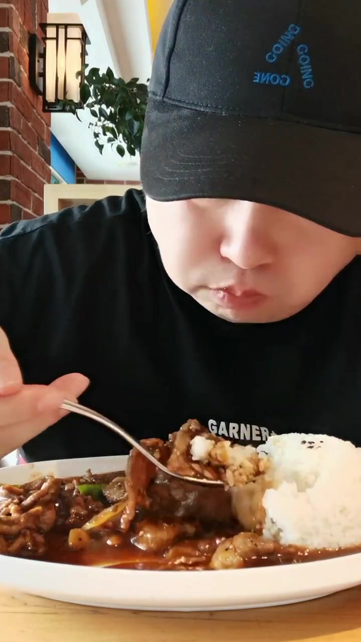 黑椒牛柳拌饭，吃的停不下