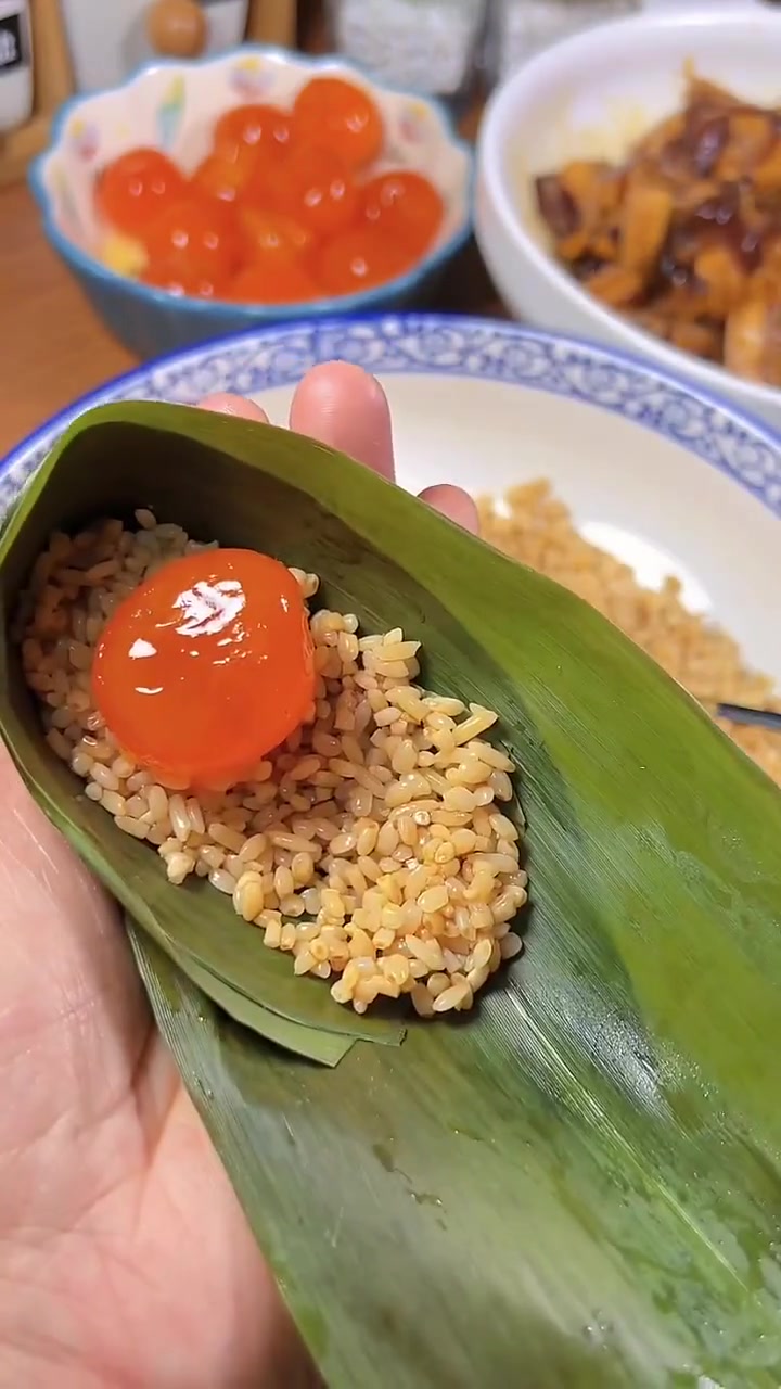 蛋黄肉粽这样做全家人都说好吃!