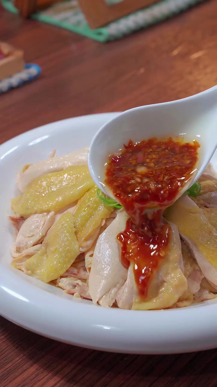 广东粤菜沙姜葱油鸡，鸡肉滑嫩鲜香，原汁原味太好吃了