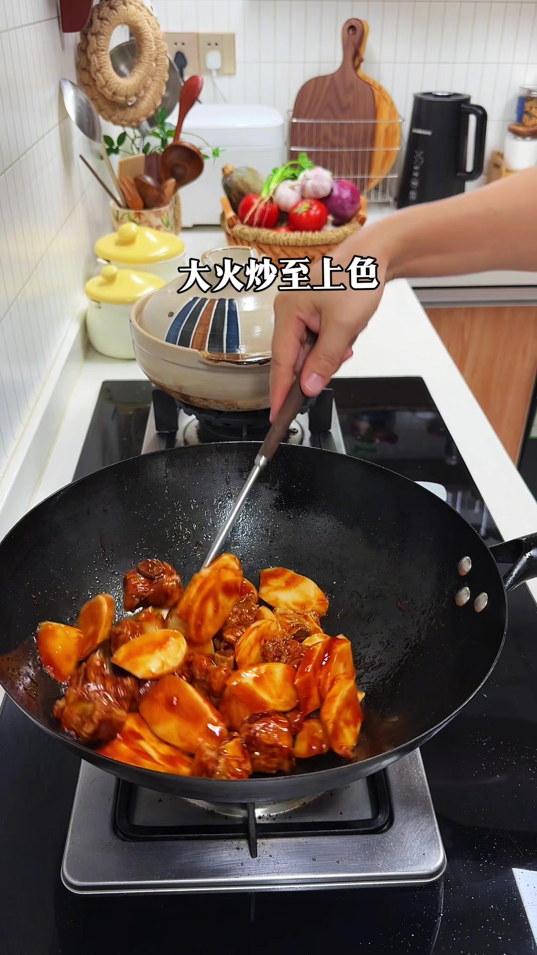 普通家庭的晚餐：年糕排骨｜什锦炒鸡蛋｜白灼菜心｜玉米胡萝汤