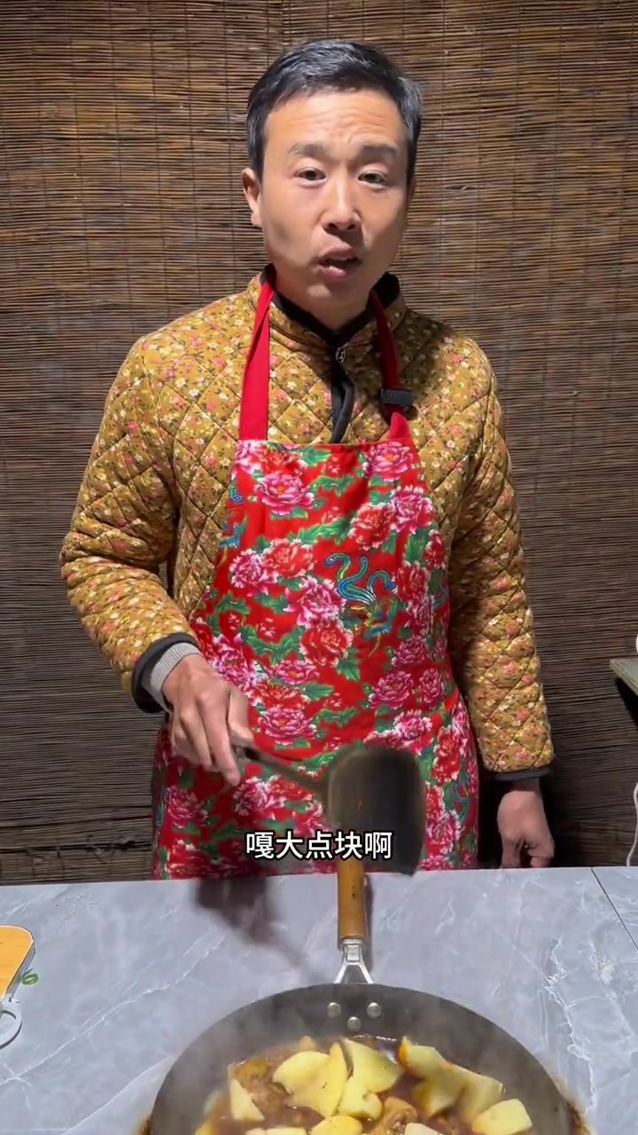 爱吃大盘鸡，就这么做，搭配米饭，一口一满足，来吧跟小任一起做大盘鸡