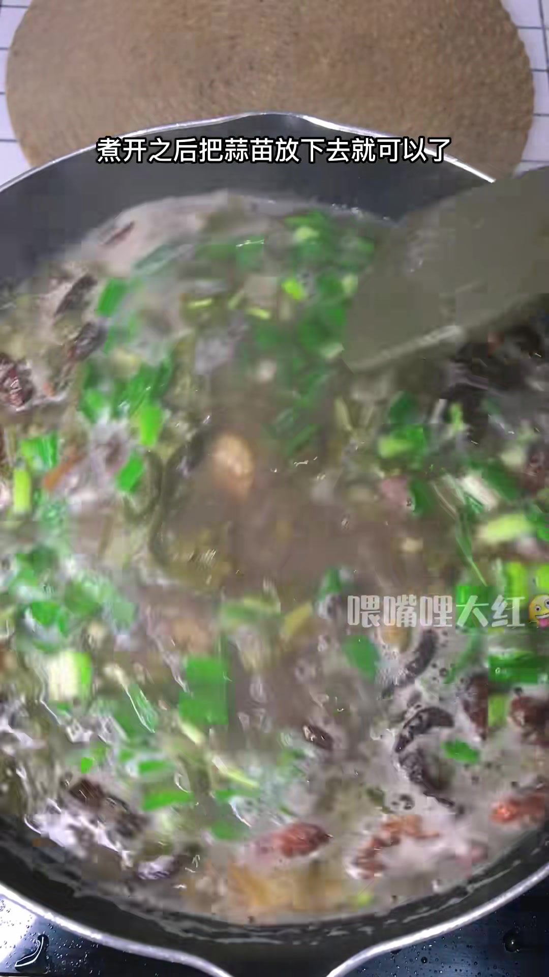 酸菜红豆汤这道菜,只要几天不吃就会想吃,也不知道是谁研究出来的这道菜,太赞了