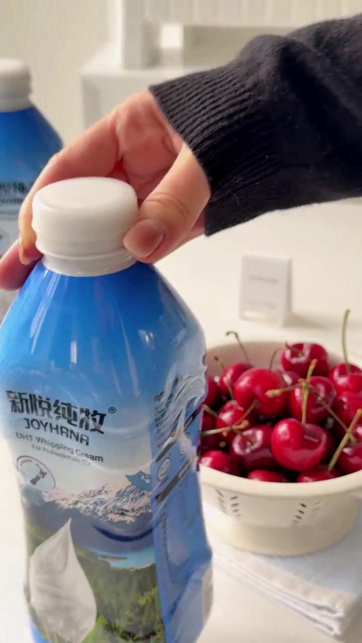 复古甜心巧克力车厘子蛋糕浓郁醇厚