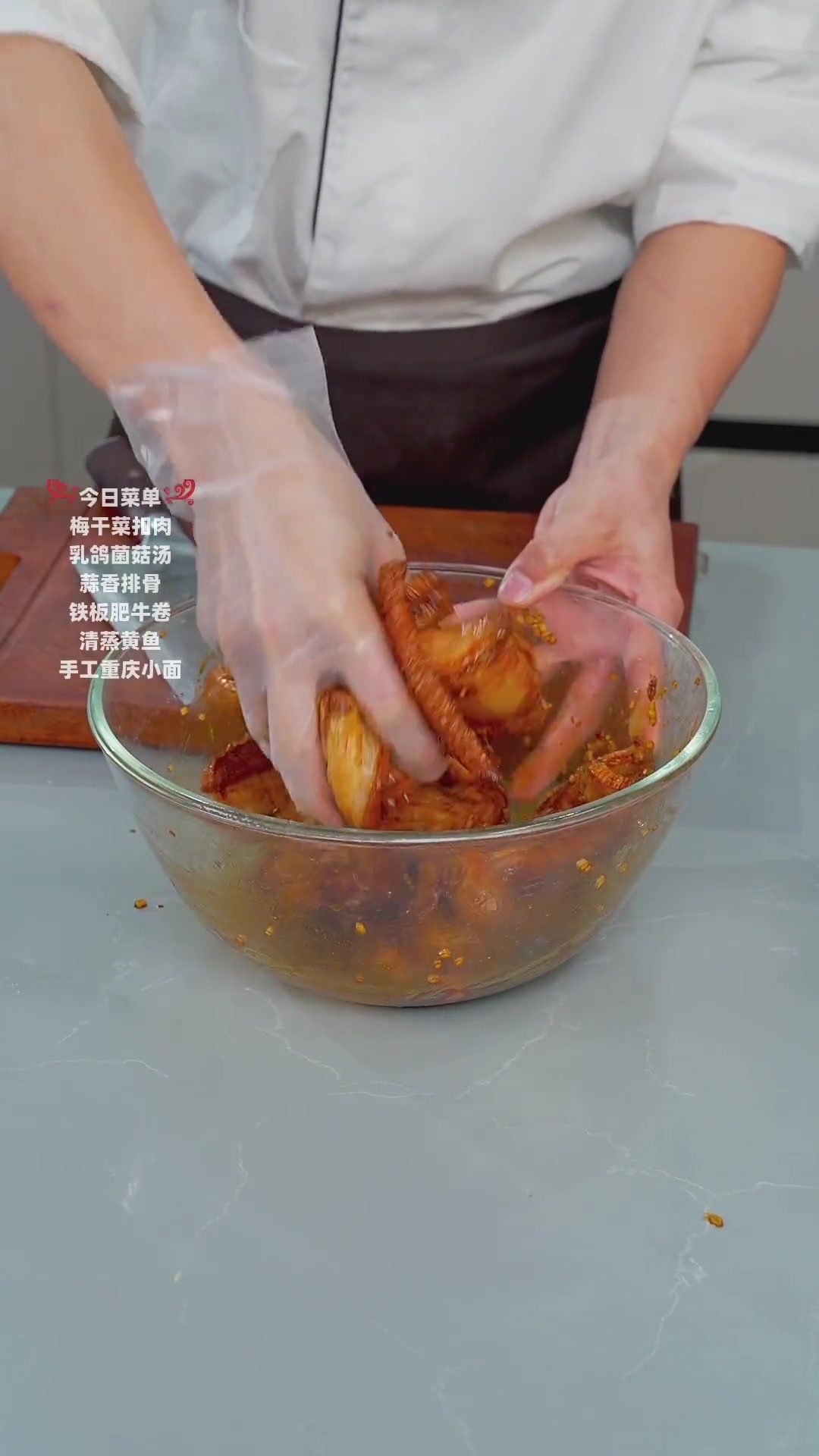 梅干菜扣肉,每个地方都有自己的特色,家人们可以试试我们这个做法