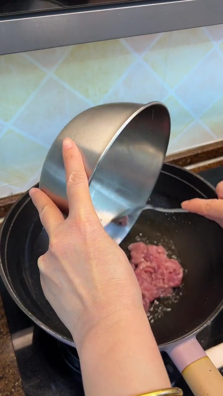 黄尖鱼像我这样做真的可好吃了，海鱼都可以用这个方法，真的又鲜又嫩又好吃，相信我，在炖鱼方面