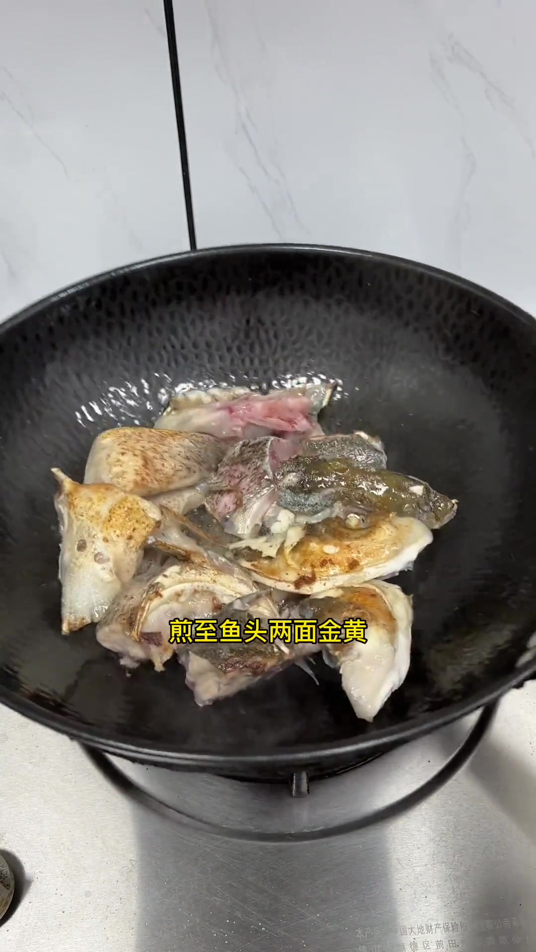 鱼头汤的做法有很多种，今天做的是潮汕家常做法的山药鱼头汤
