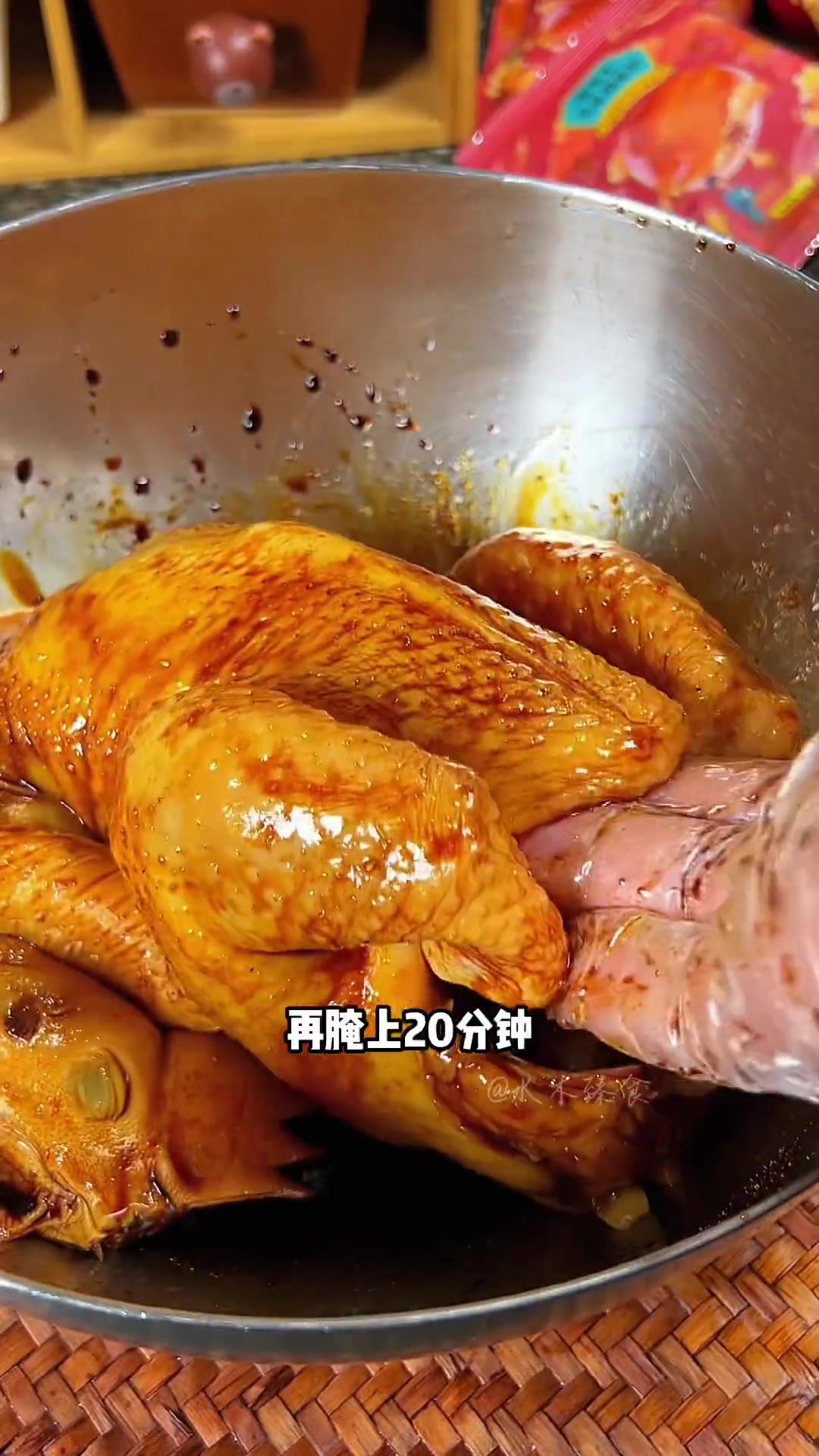 土窑鸡家庭版做法，鸡肉鲜嫩多汁，真的太香啦