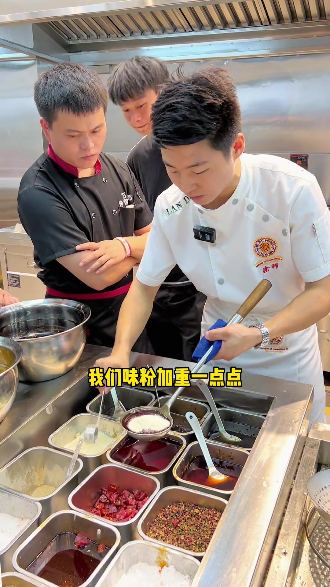 这就是蔬菜比较多的香辣烤鱼