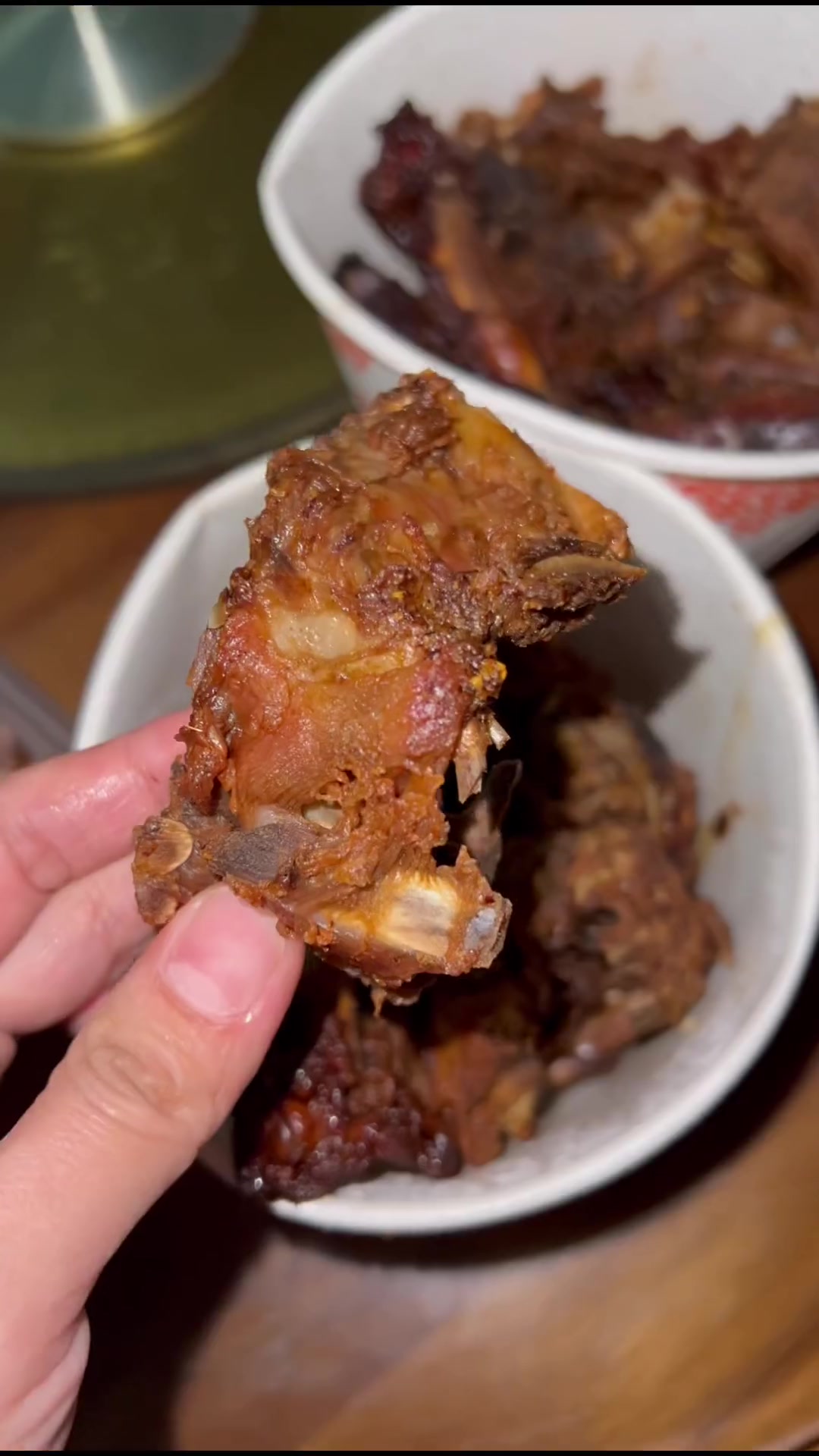 景洪花八十买烤鸭，油炸鸭架竟比鸭肉香