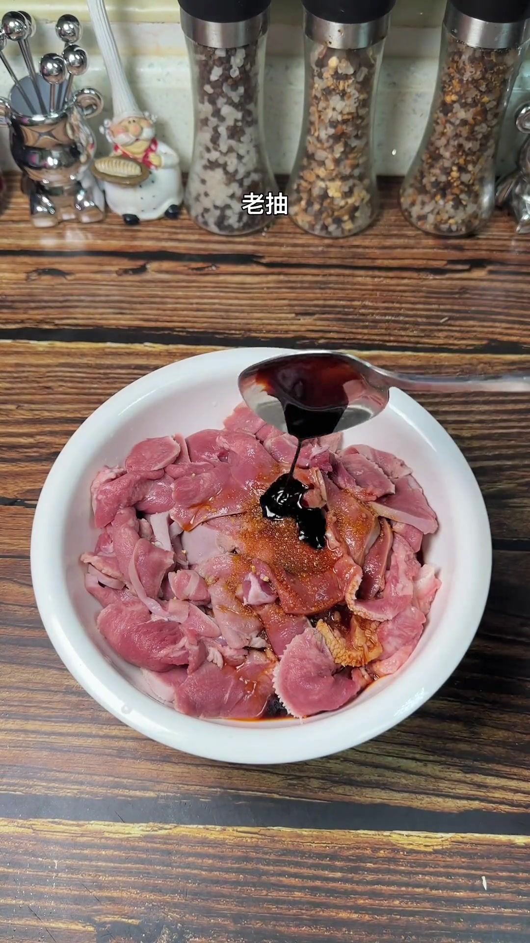 饭店里的爆炒猪舌，怎么做的又脆又香？在家轻松就可以做出来