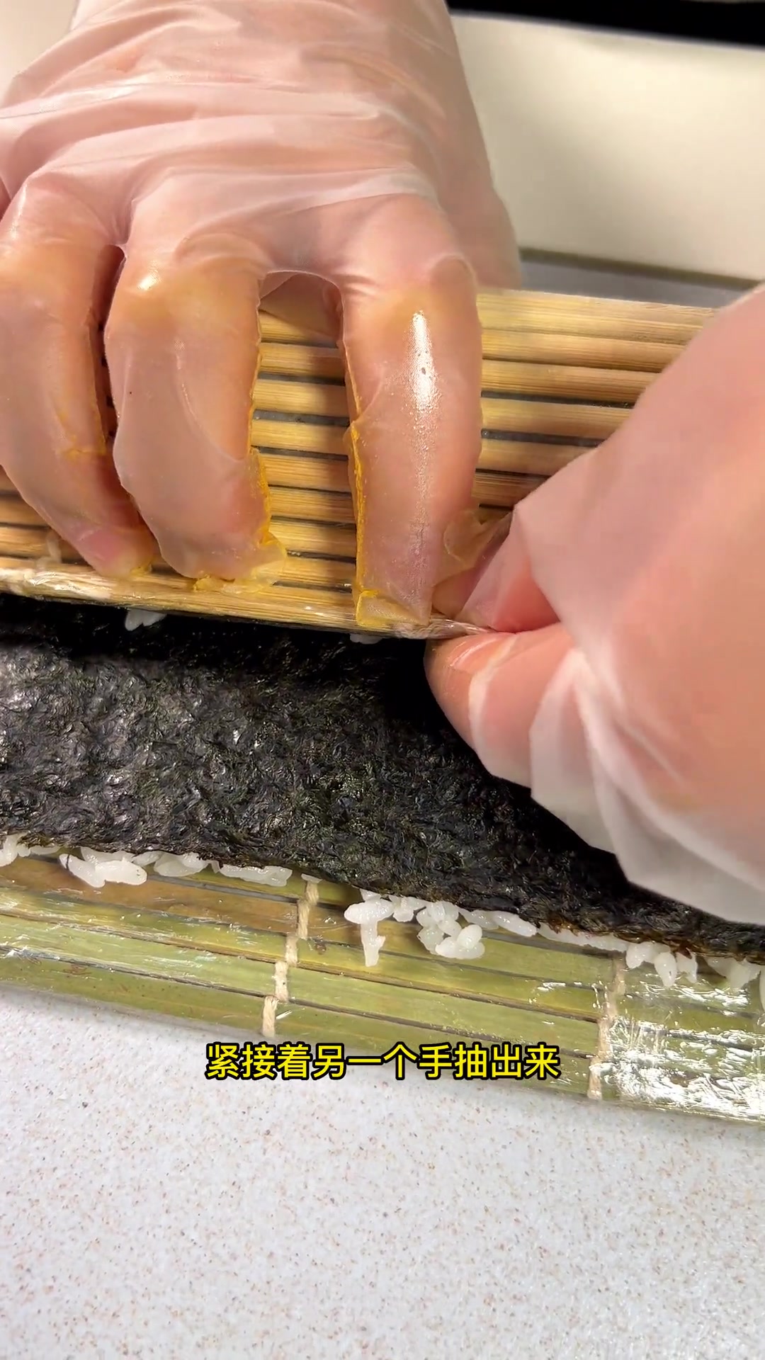 今天给大家分享一款，口感独特，肉感十足的寿司做法，学会这款寿司，摊摊上又能增加一个新的品种