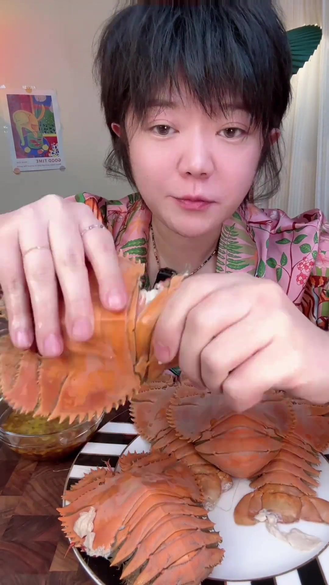 今日份琵琶虾可以吃过瘾了！百香果调料你们感觉咋样～香妃海棠和金秋红蜜桃子到尾期了，大家抓紧