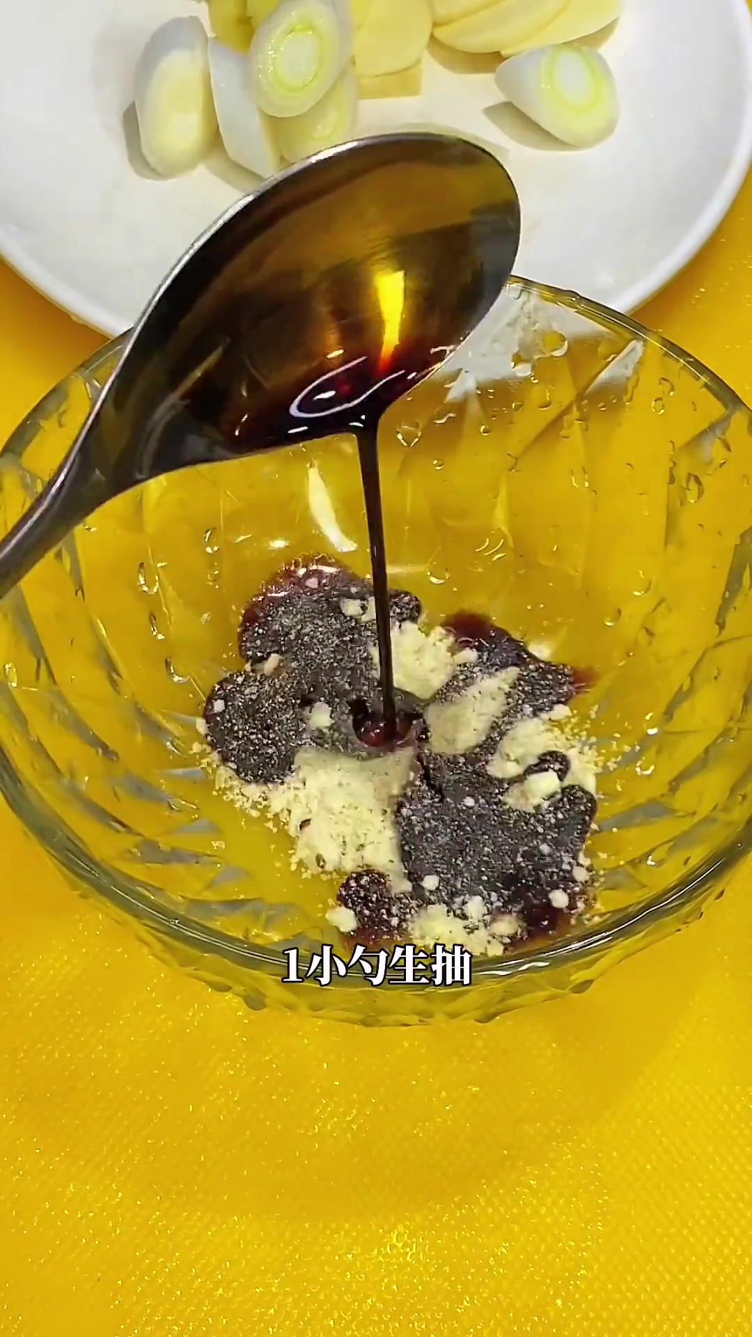 买回来的鱿鱼不会切花刀，看看我是怎么切的吧