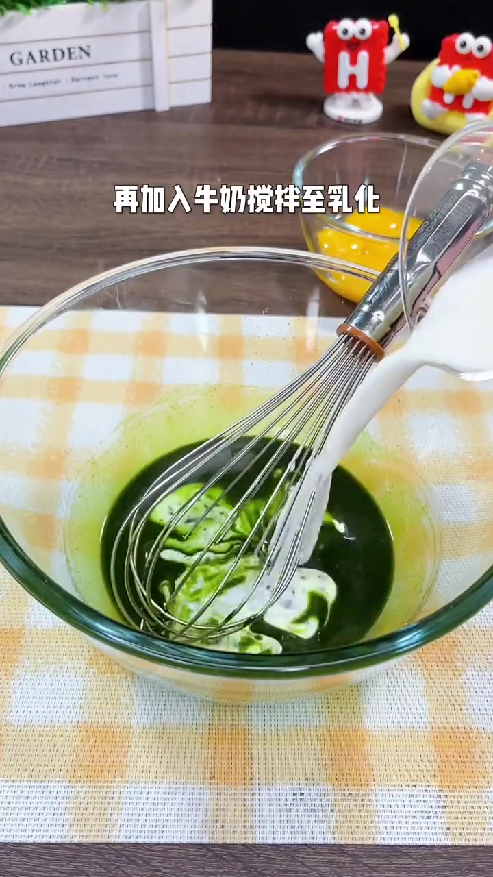 一口下去既有蛋糕还有面包春天大自然的味道,这款钻石吐司我用了斑斓粉,有种春天大自然的味道,