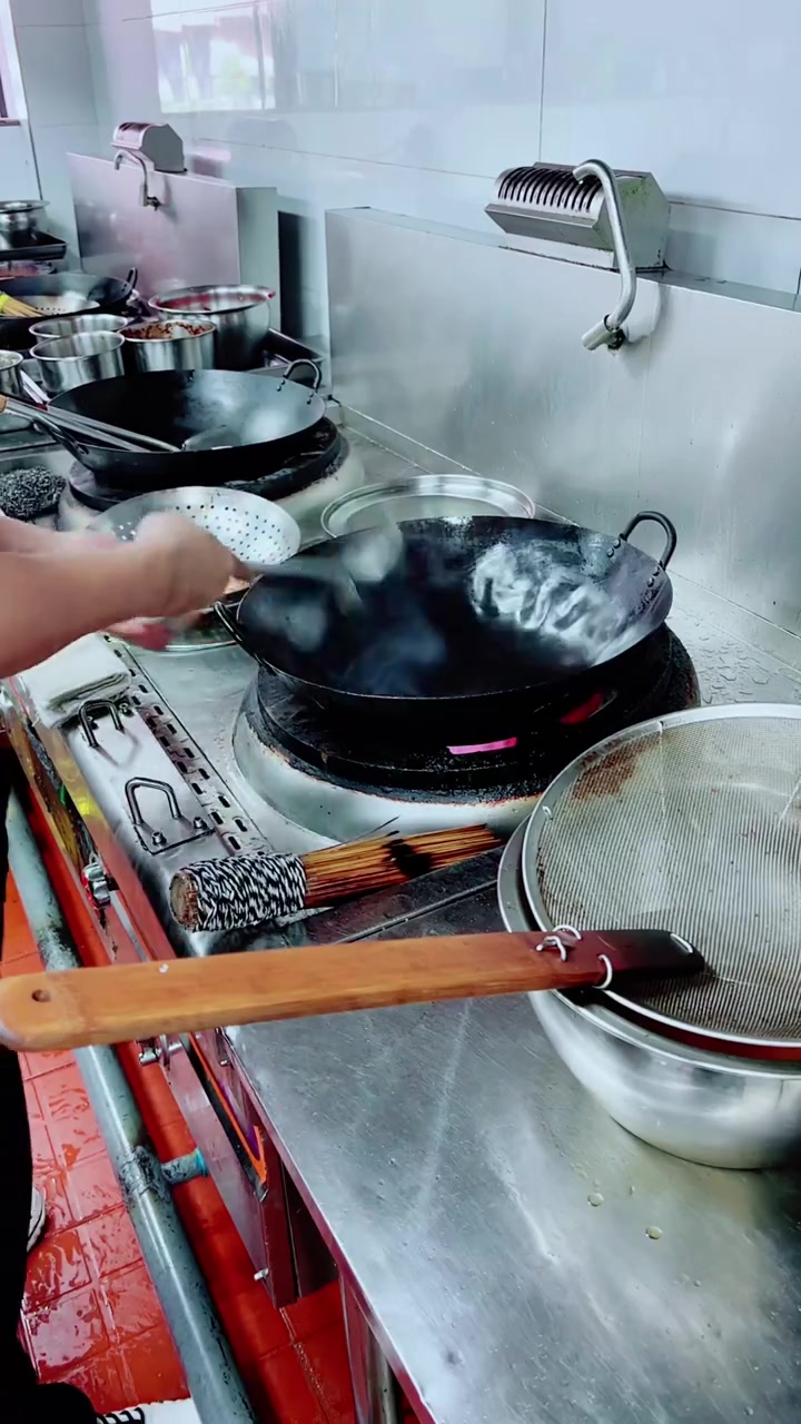 做了三十年的小厨师分享辣炒鱼肚