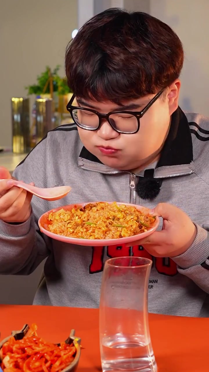 大酱鸡蛋盖饭吃着真过瘾啊~