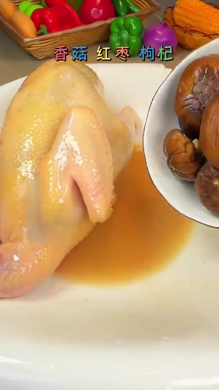 茂名高州特色美食三宝乾坤鸡，汁鲜肉嫩清香扑鼻，连汤汁都是清甜的，做法原来这么简单！