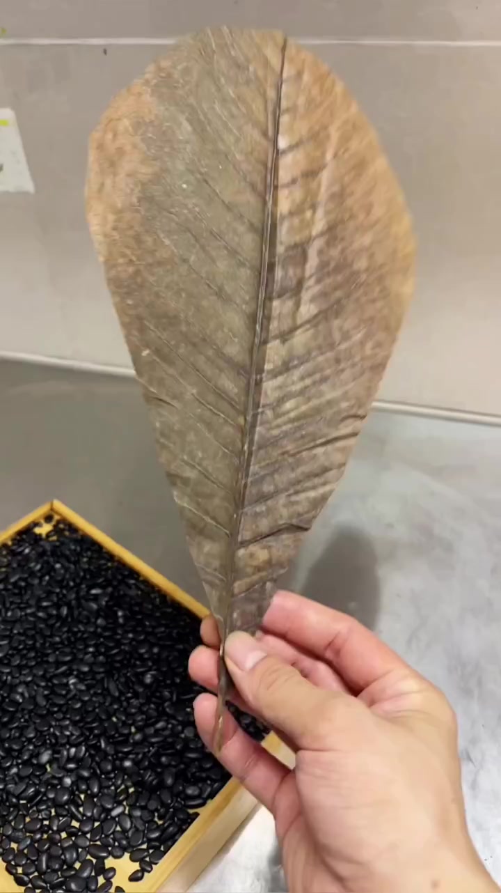 带鱼这个食材做来做去还是干炸的好吃，今天给大家分享一下我这款《干炸蒜香带鱼》口味咸香蒜香，