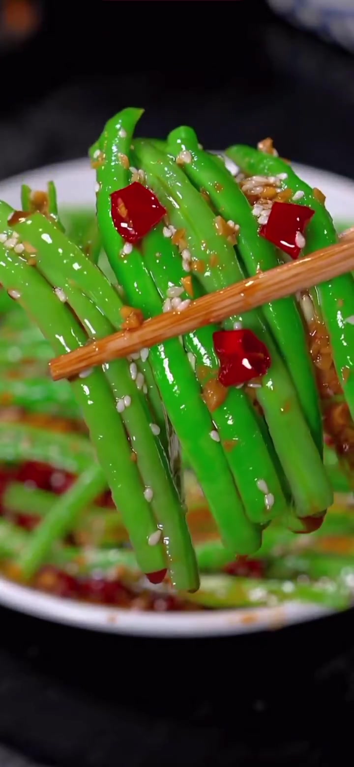 过节吃腻大鱼大肉？这凉拌豆角酸辣入味超好吃！