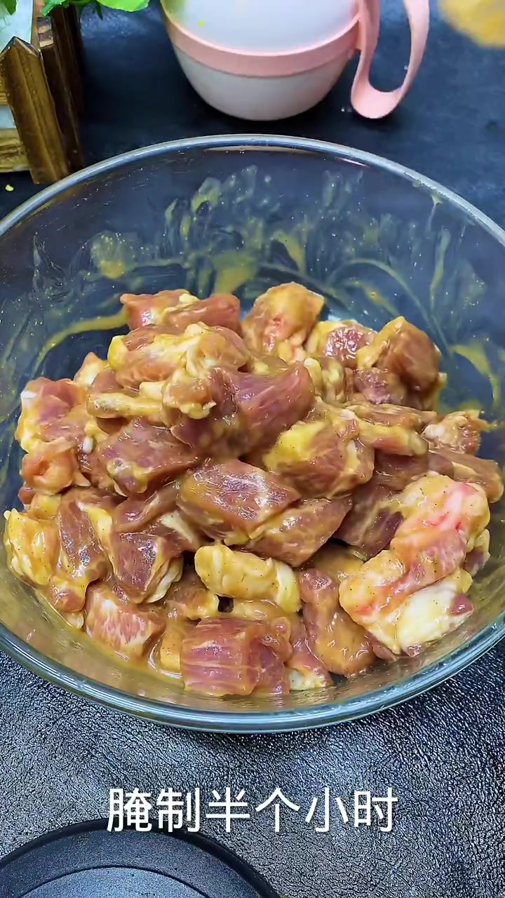 在家自制撸串教程！五块钱梅花肉搞定超香肉串