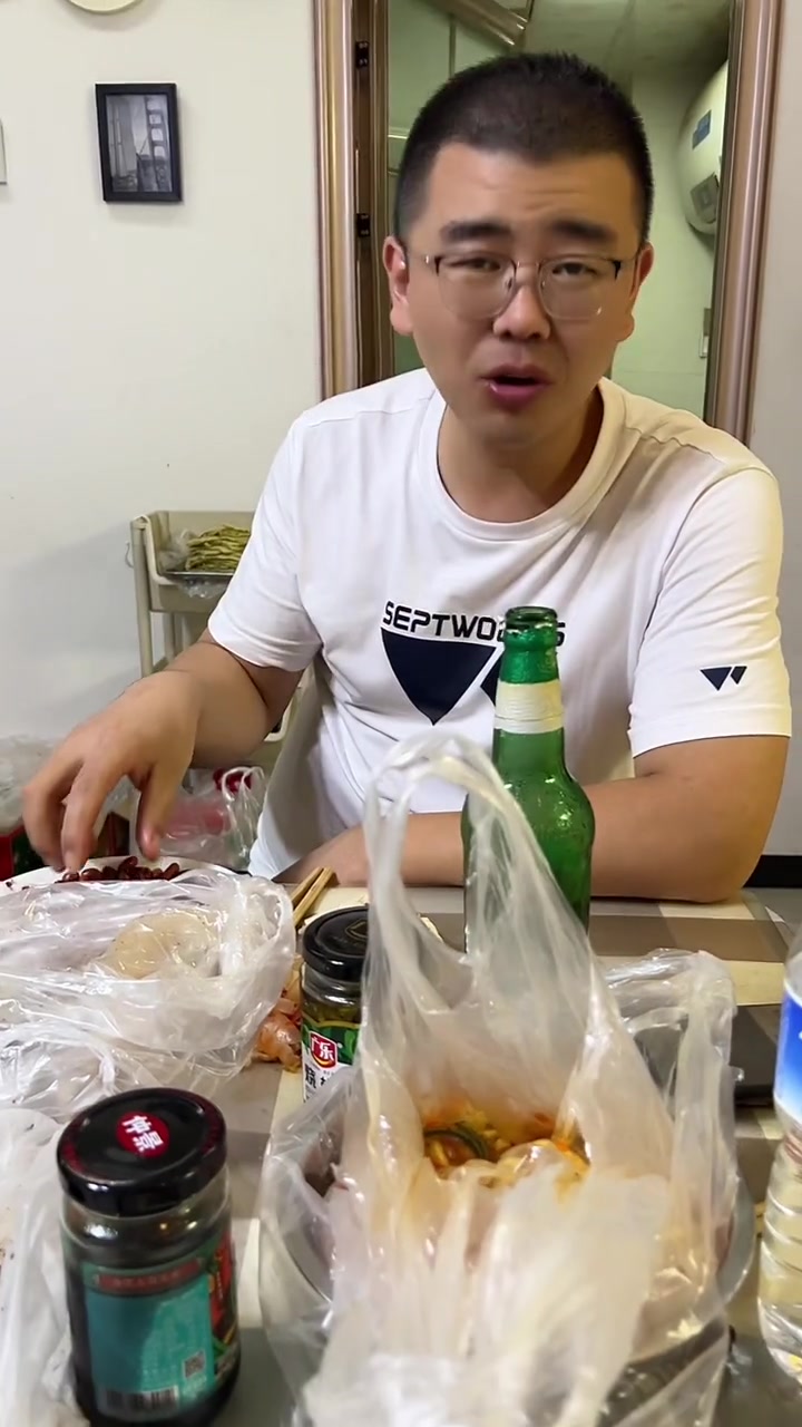 家庭聚餐趣事多饭菜小饼超有料!