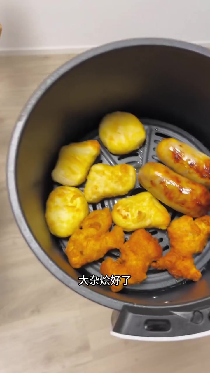 今天谢霆锋烤肠限时返场!自己在家蹦爆米花谁能想到我杯子炸了!你们也要好好吃饭呦!