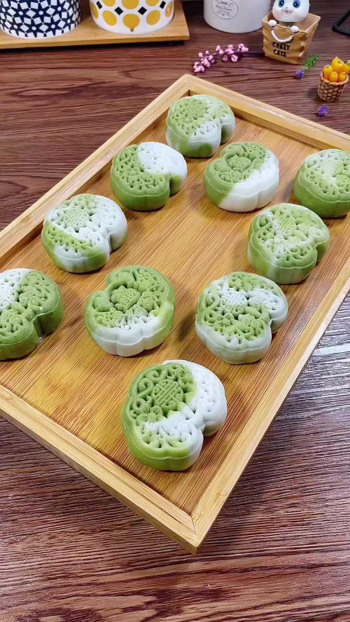 白色面团:100克冰皮预拌粉、100克开水