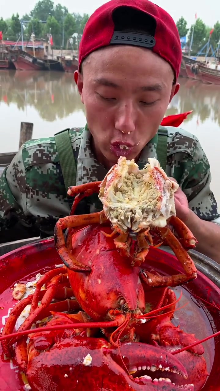 大龙虾这样造先开龙头满满都是虾脑