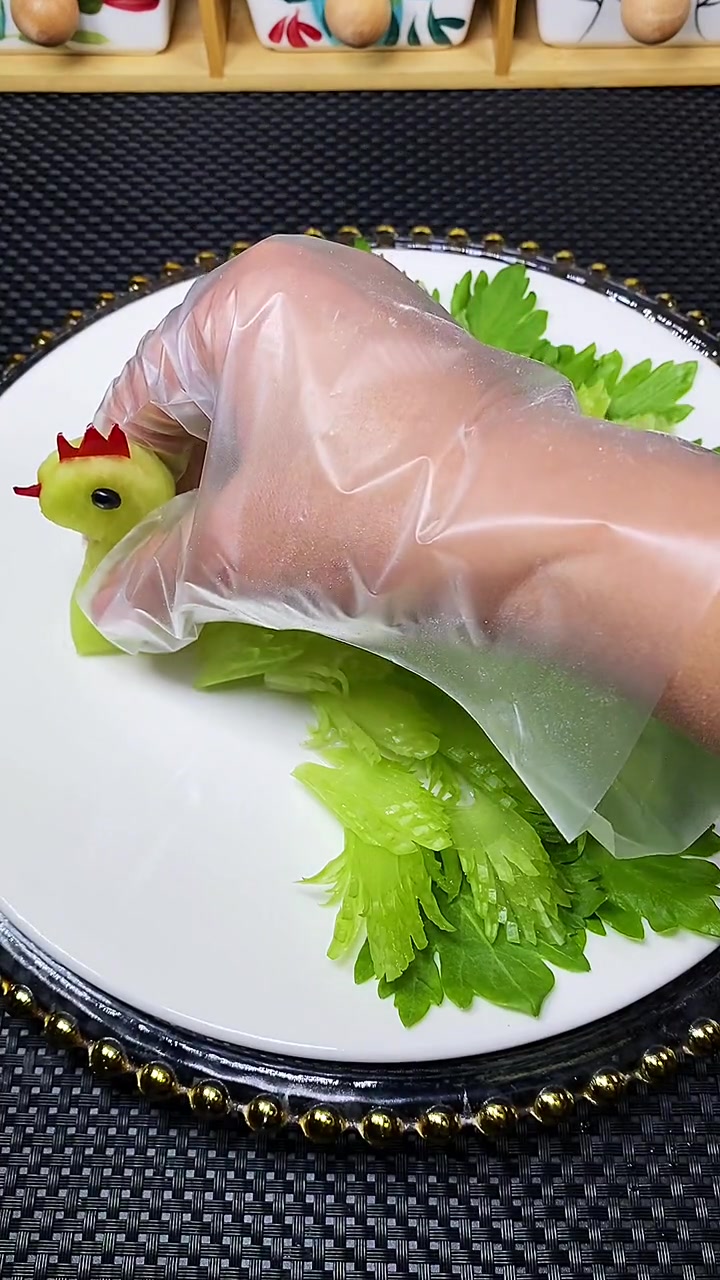 一道很好看的孔雀开屏寓意吉祥如意前程似锦