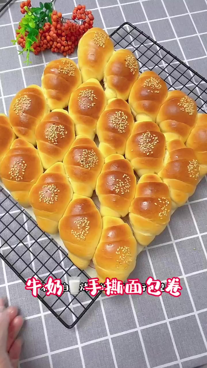 超柔软拉丝牛奶面包卷教程,简单易做快试试!
