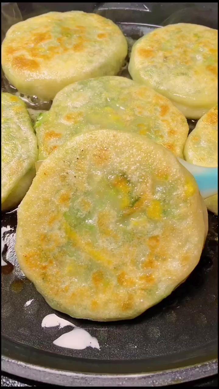 薄皮大馅凉不硬的韭菜鸡蛋馅饼教程来啦