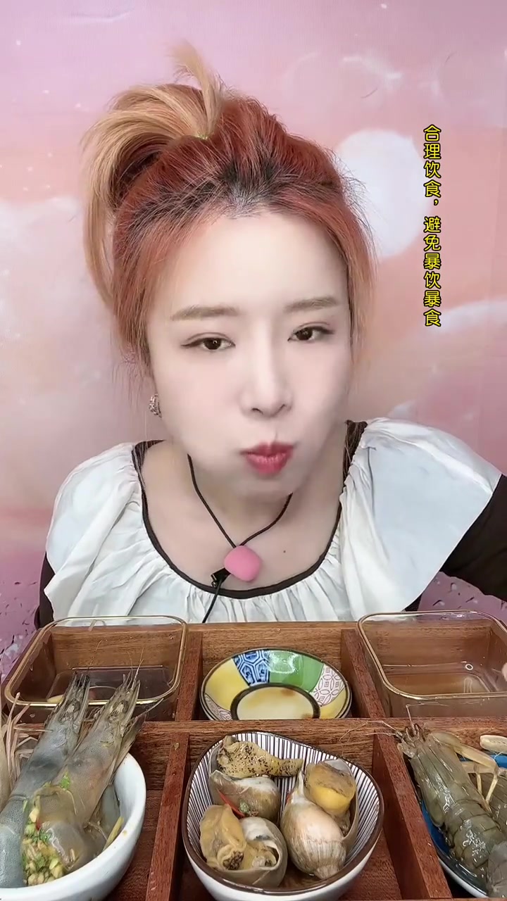 超大号皮皮虾等多种虾类对比开吃!小龙虾超入味