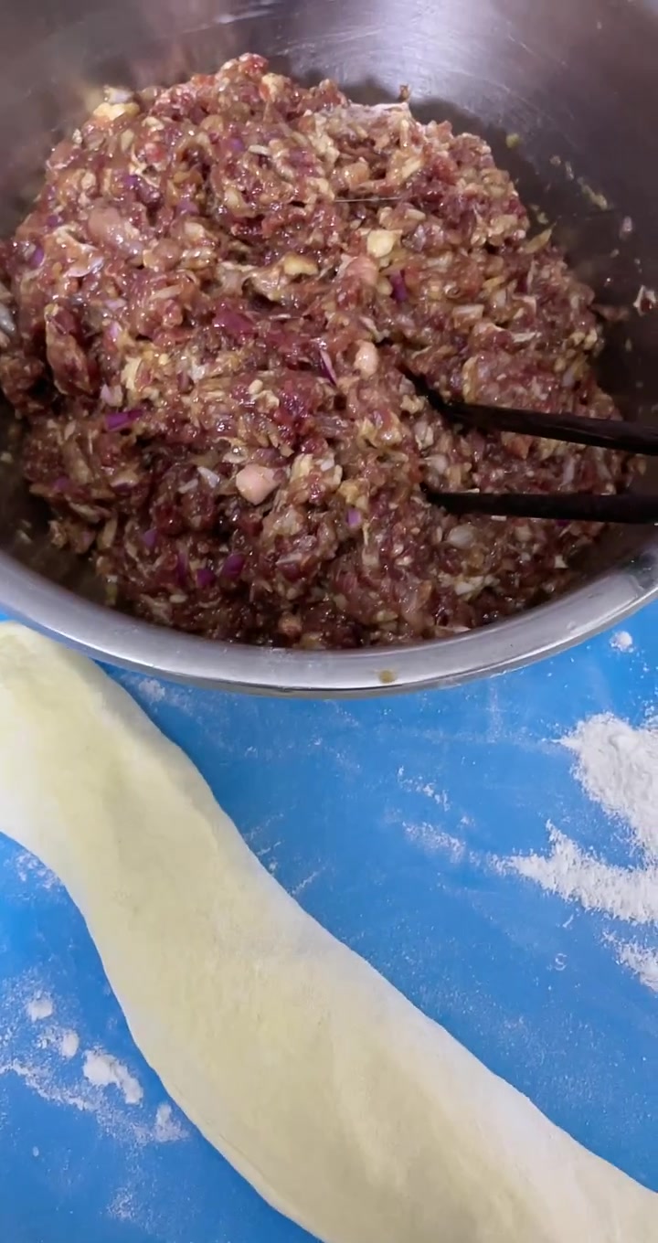 玉米面蒸饺教程!牛肉圆葱馅超香,做法简单快试试