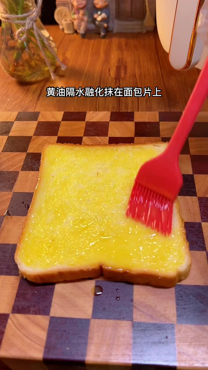 烧烤店的烤面包片，我教你在家做，外酥里嫩