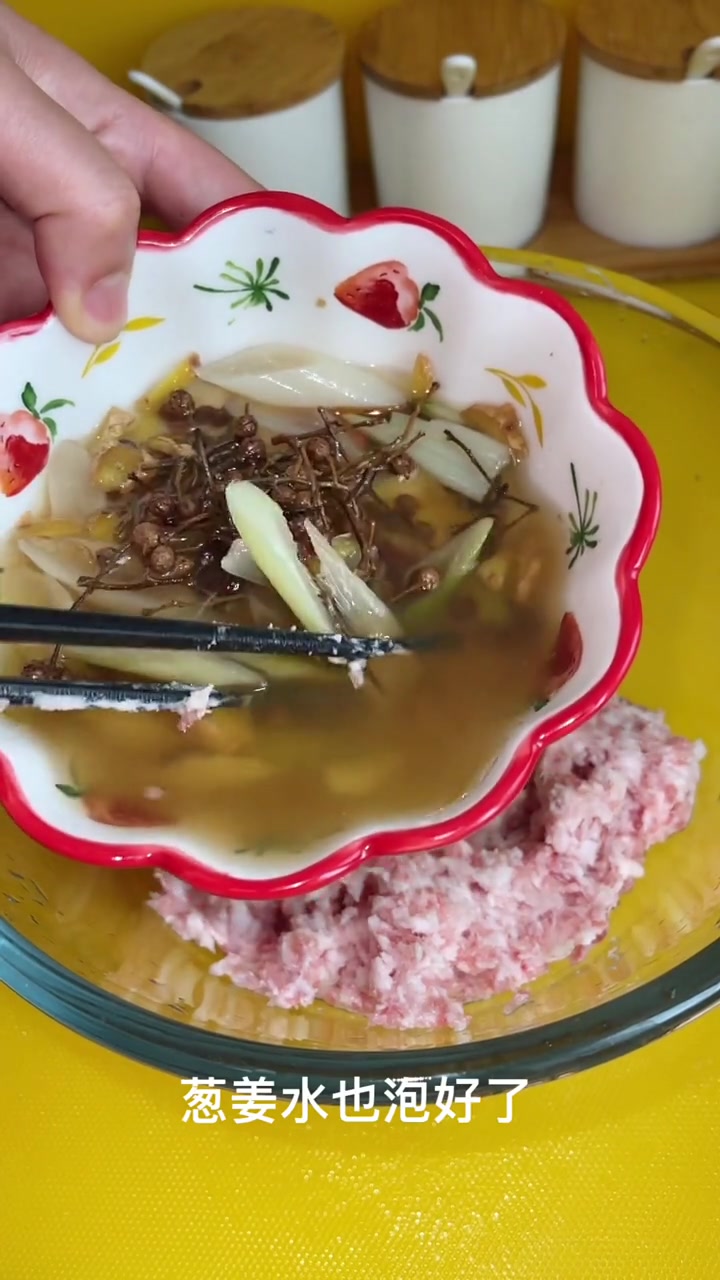 槐花飘香季好吃的槐花饺子馅这样调